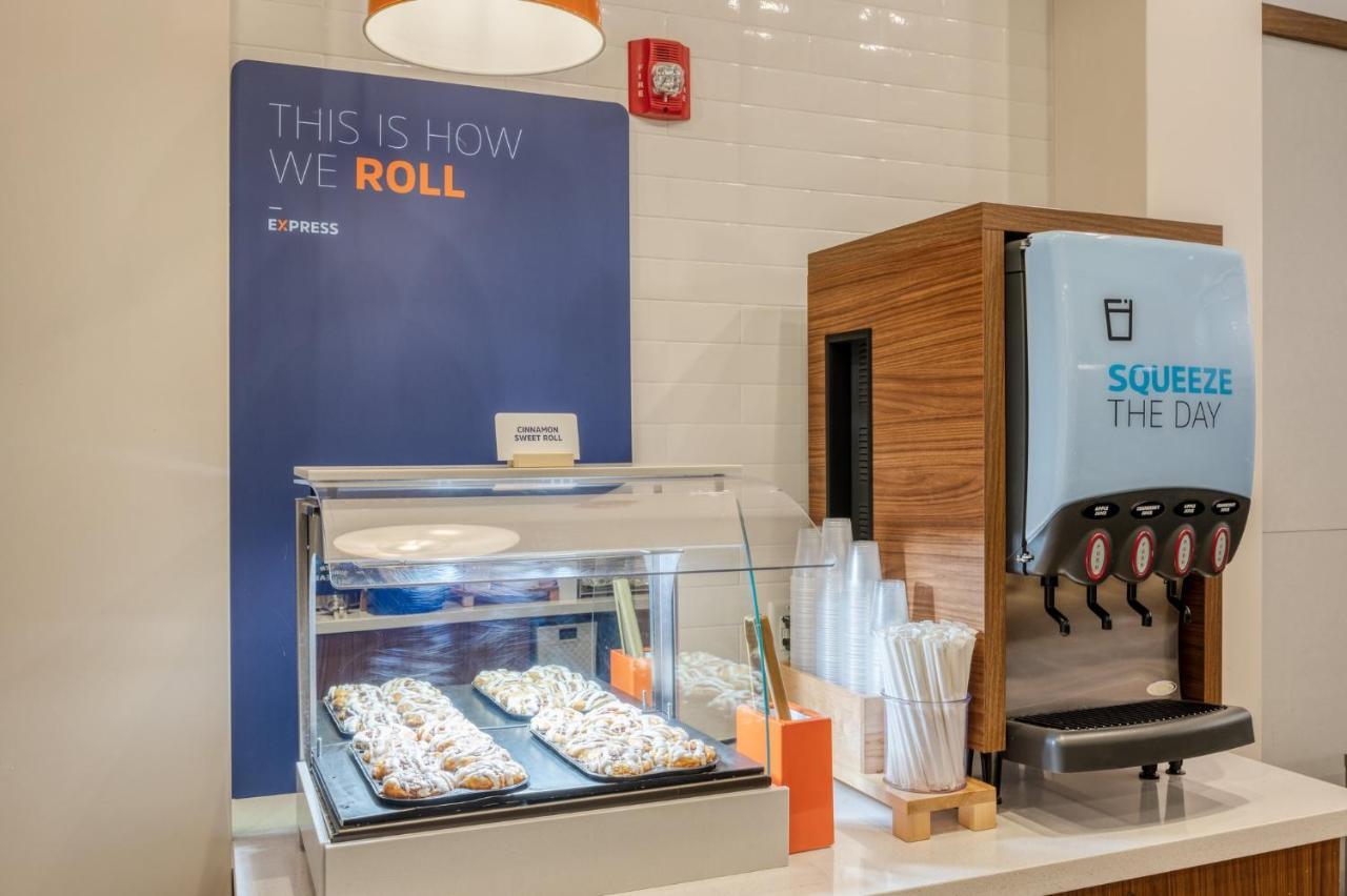 Holiday Inn Express Troy By Ihg Exteriör bild